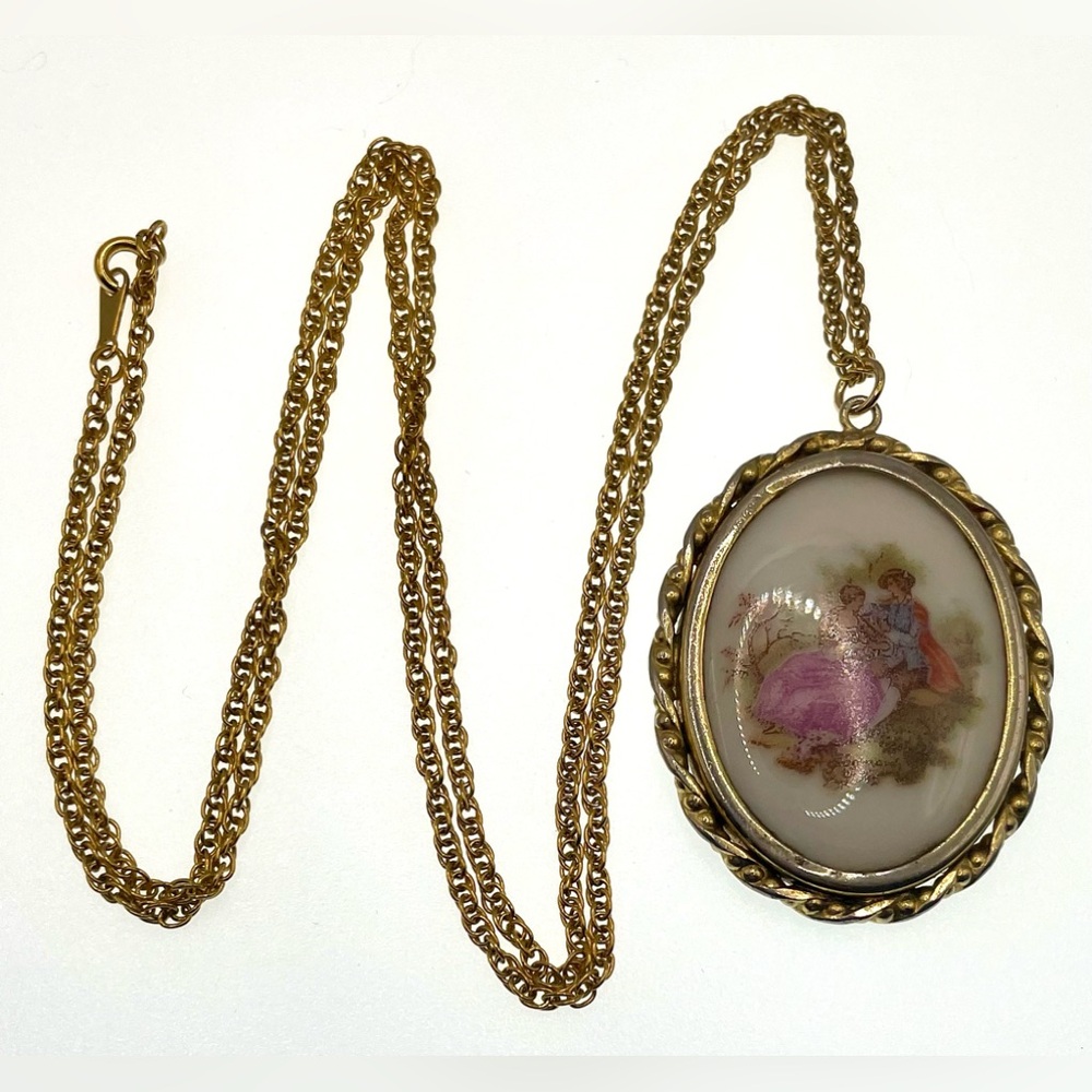 Vintage 70s Signed Limoges Gold Tone Porcelain Courting Couple Pendant Necklace - Picture 8 of 9